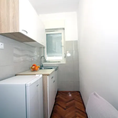 Charming In 28 M² + Parking * Tisno